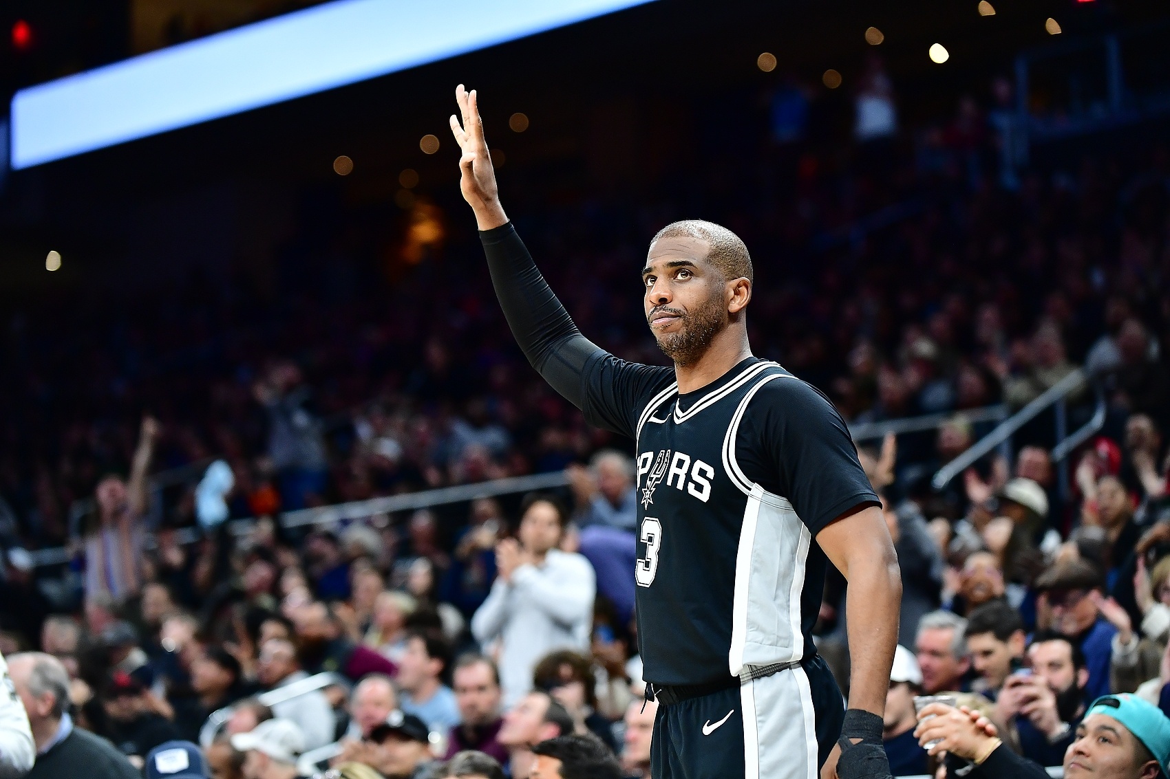 记者：保罗想继续打首发 快船仍非常希望保罗能加盟