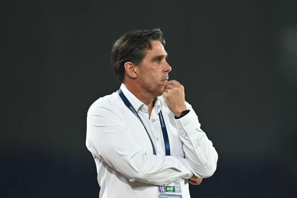 必一运动全站app-中超戏剧化30秒!姆布拉倒地无点,奥斯卡反击破门,河南球员不满